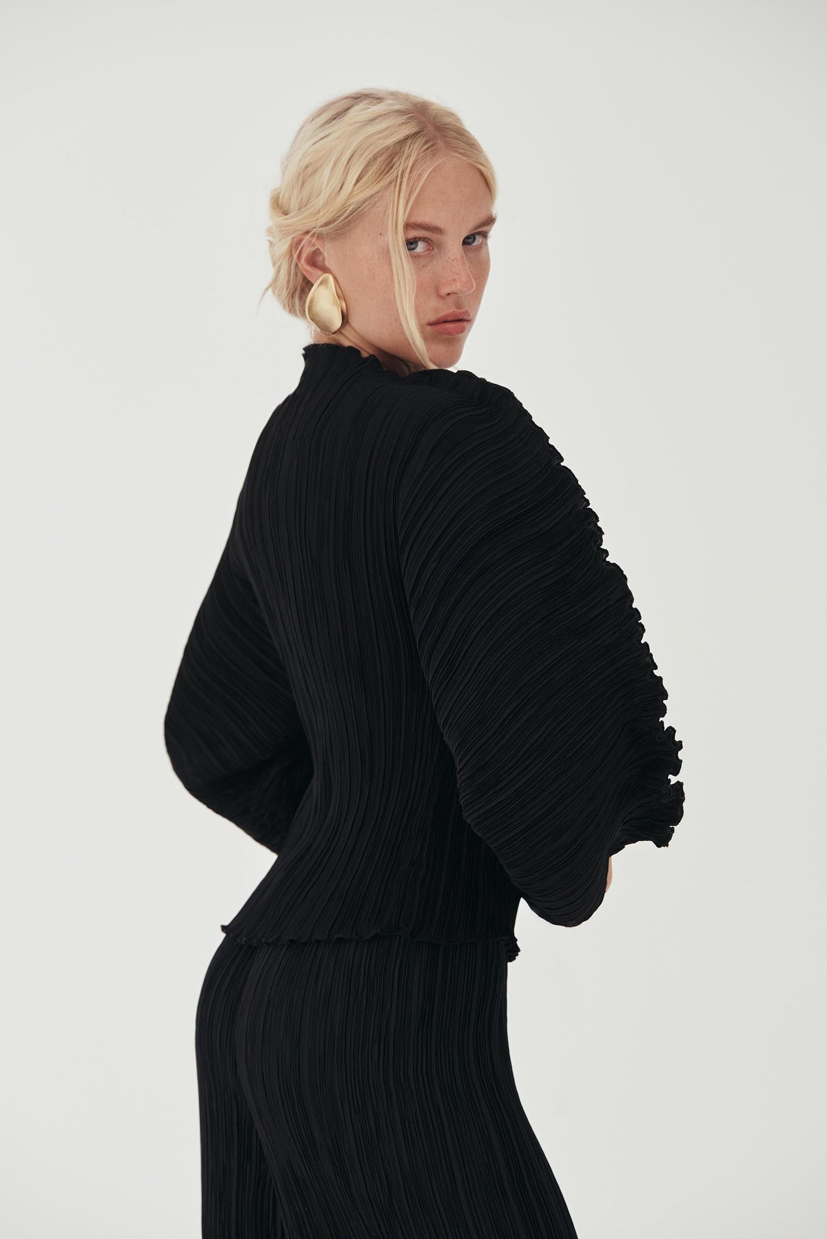 BEGA TOP - BLACK