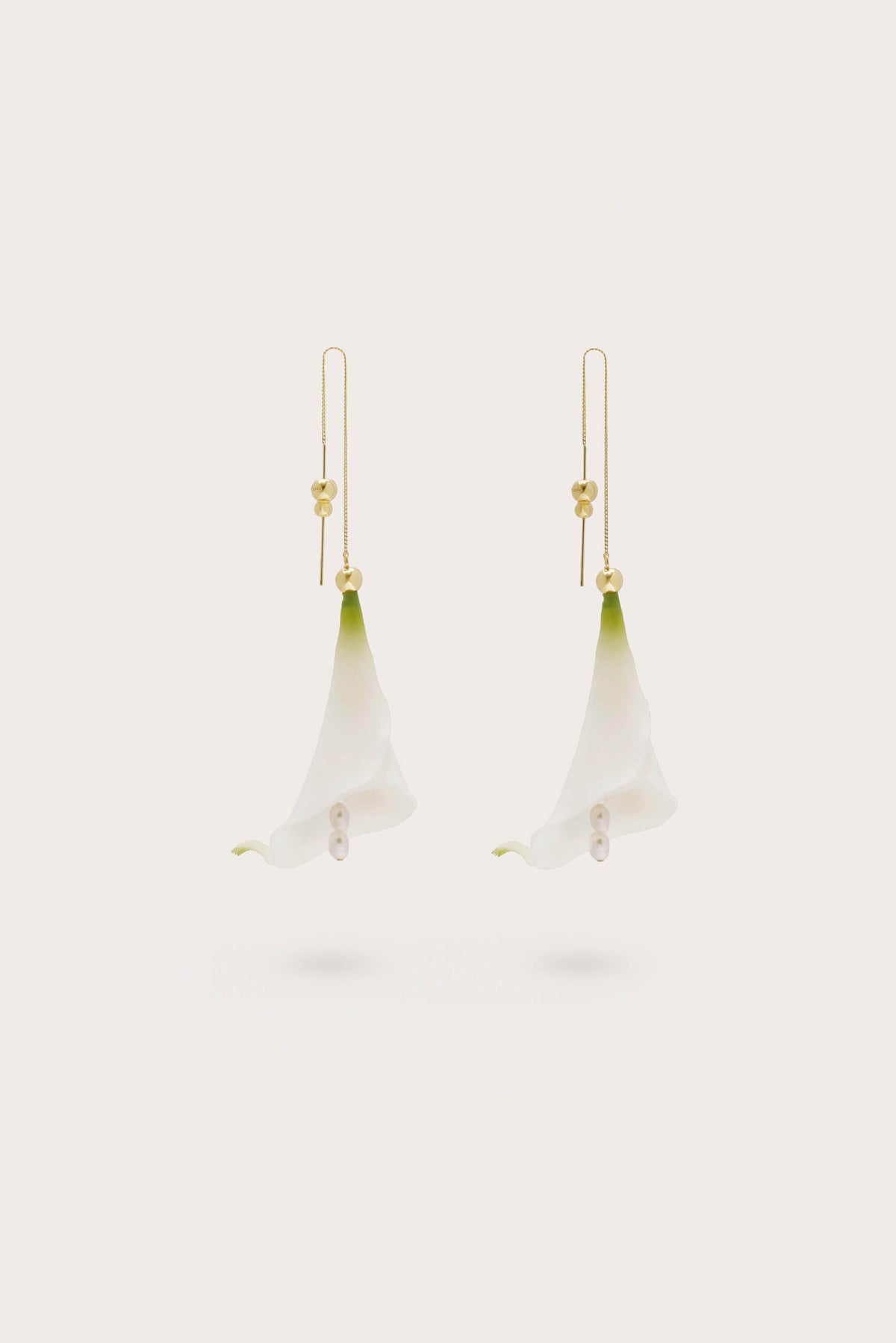 CALLA EARRING - WHITE